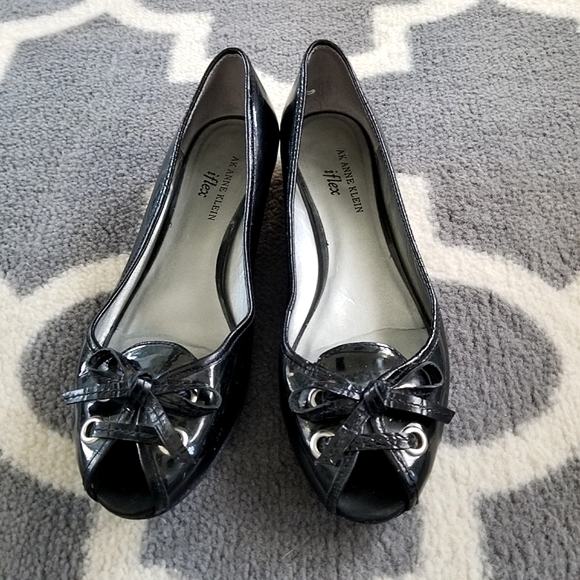 Anne Klein IFlex  "Flora" Patent Peep Toe Flats - Picture 4 of 8